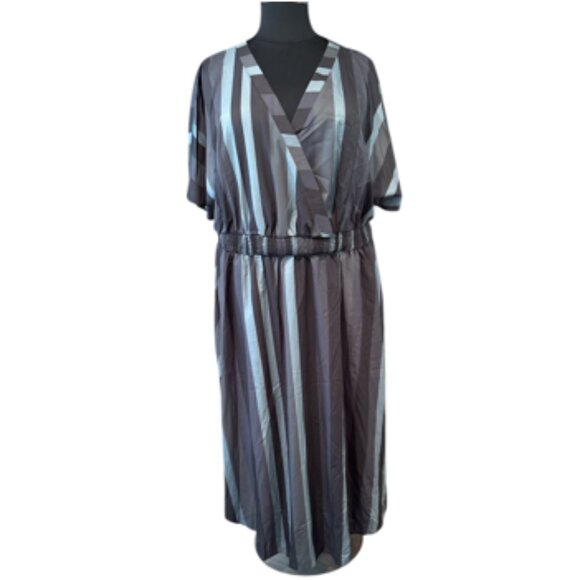 SOLD - BloomChic Striped Dolman Sleeve Pocket Shirred Flutter Wrap Dress  NWT - Picture 2 of 9